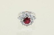 Ring, 750 WG, besetzt mit 1 Rubin,