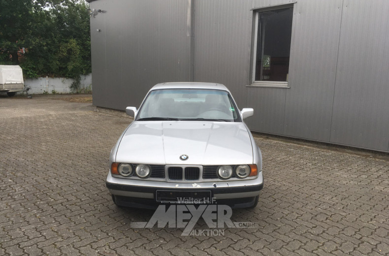 BMW 520i, silber