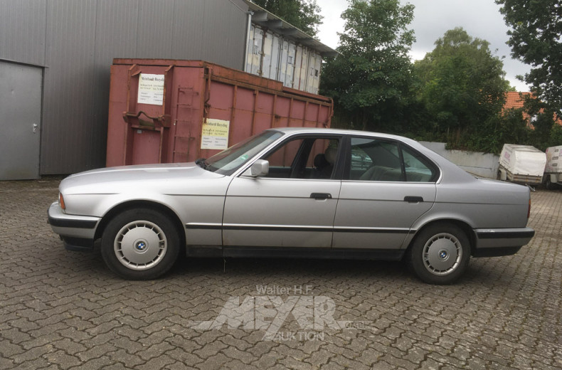 BMW 520i, silber