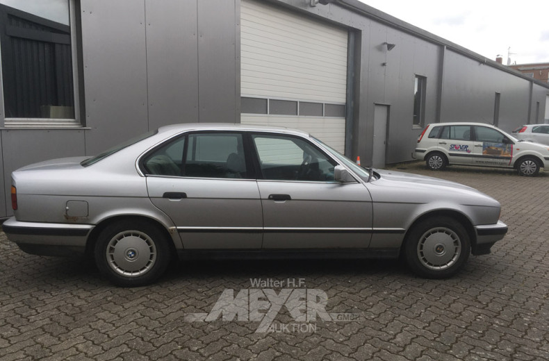 BMW 520i, silber