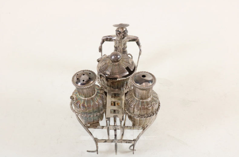 kl. asiat. Figur mit beladener