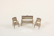 Miniatur-Barockschrank und 1 Salongruppe