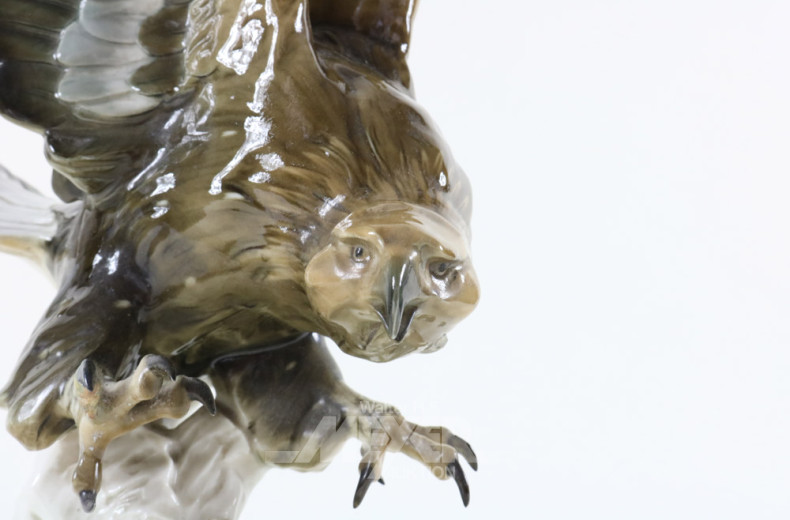 Porzellan-Figur ''Greifvogel''