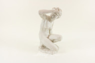 gr. Porz.-Figur ''kniender Weibl. Akt''