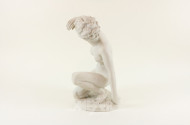 gr. Porz.-Figur ''kniender Weibl. Akt''
