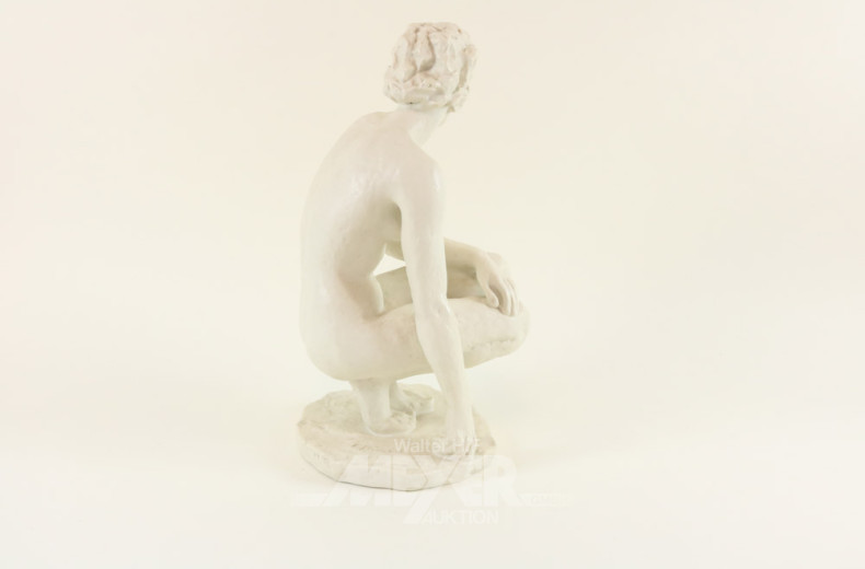 gr. Porz.-Figur ''hockender Weibl. Akt''