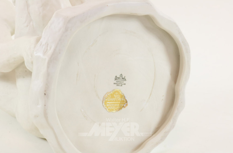 gr. Porz.-Figur ''hockender Weibl. Akt''