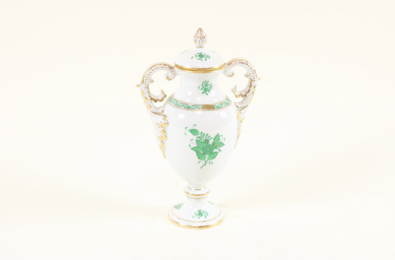 kl. Porz.-Amphoren-Deckelvase HEREND,