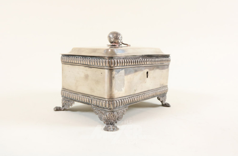 Zuckerdose, Silber auf Klauenfüßen