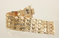 breites Armband, 750er GG, ca. 64 g.
