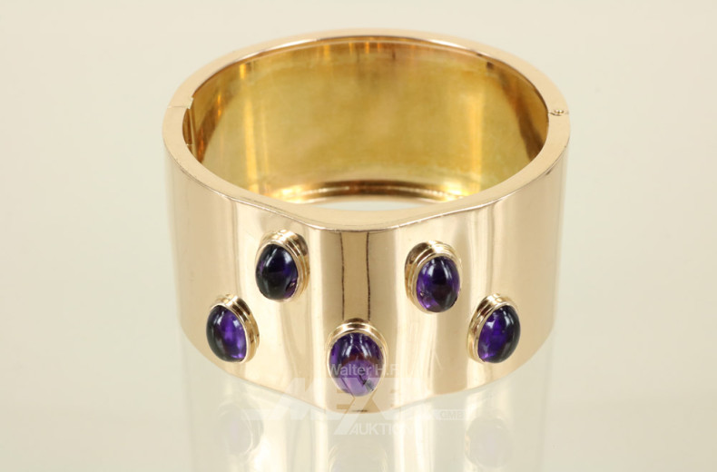 Armreif, 585er GG, ca. 73 g., ausgefasst