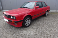 Oldtimer BMW 316i, rot