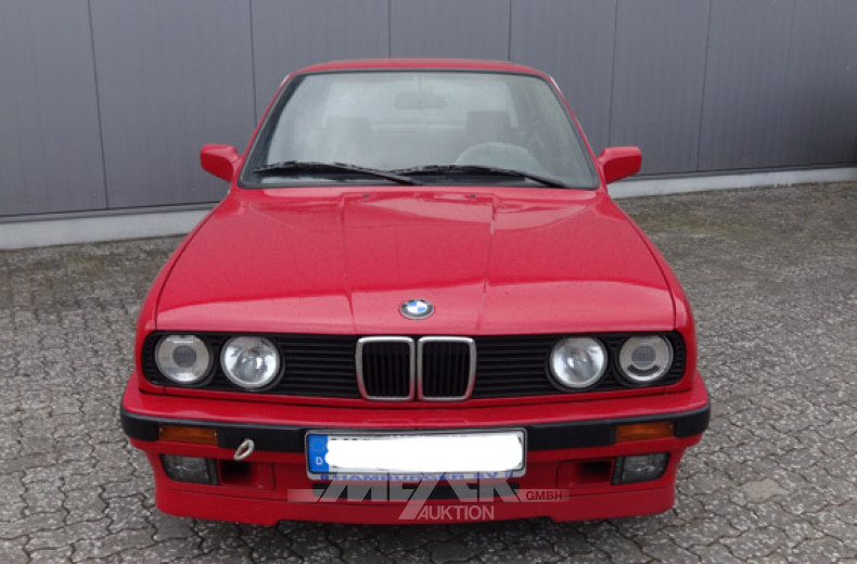 Oldtimer BMW 316i, rot