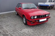 Oldtimer BMW 316i, rot