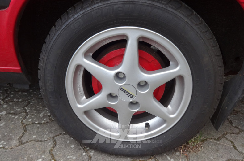 Oldtimer BMW 316i, rot