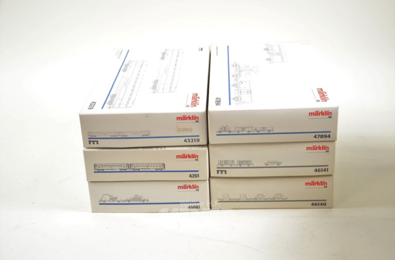 17 Pakete Personen- u. Güterwaggons