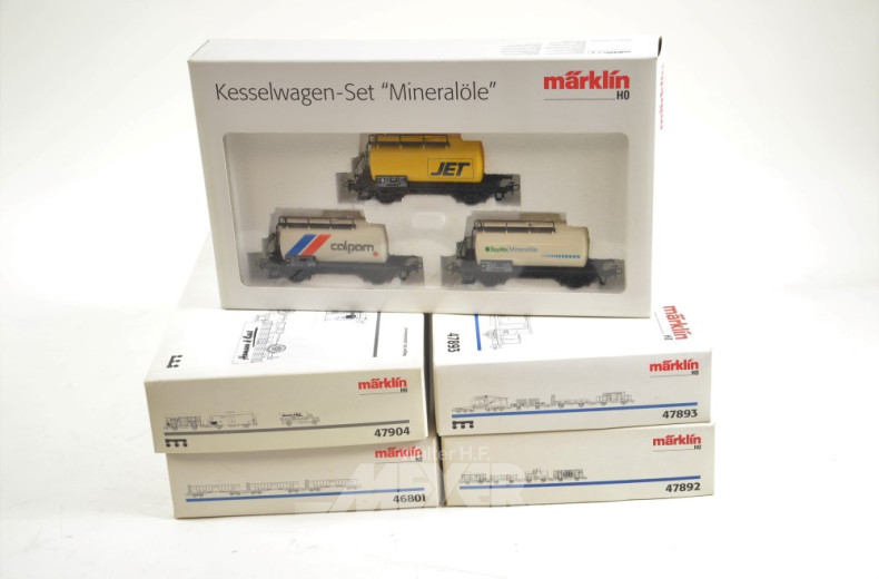 17 Pakete Personen- u. Güterwaggons