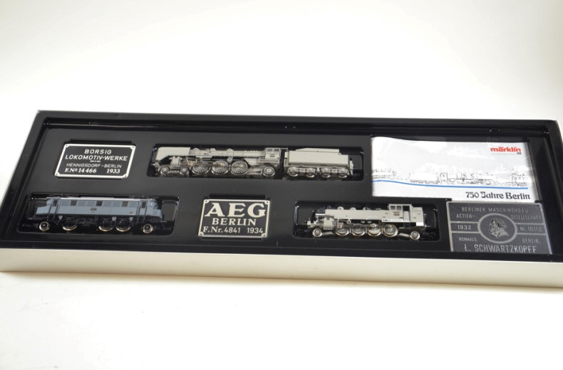 Lokomotivenpackung: Dampflok mit Tender,