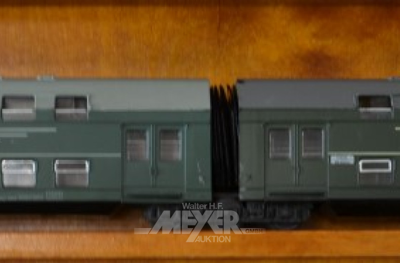 25 Personen-u. Güter-Waggons