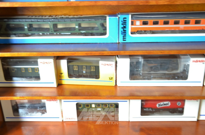 39 Personen-u. Güter-Waggons