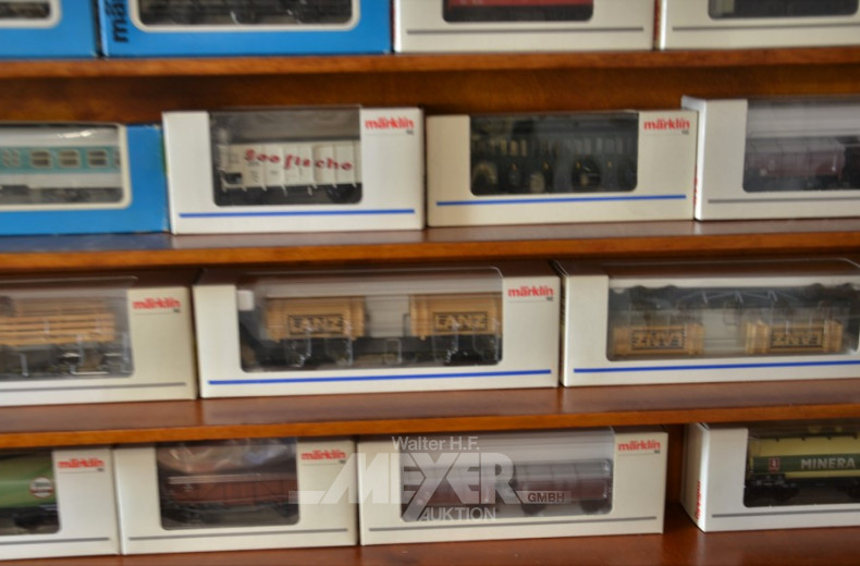 39 Personen-u. Güter-Waggons