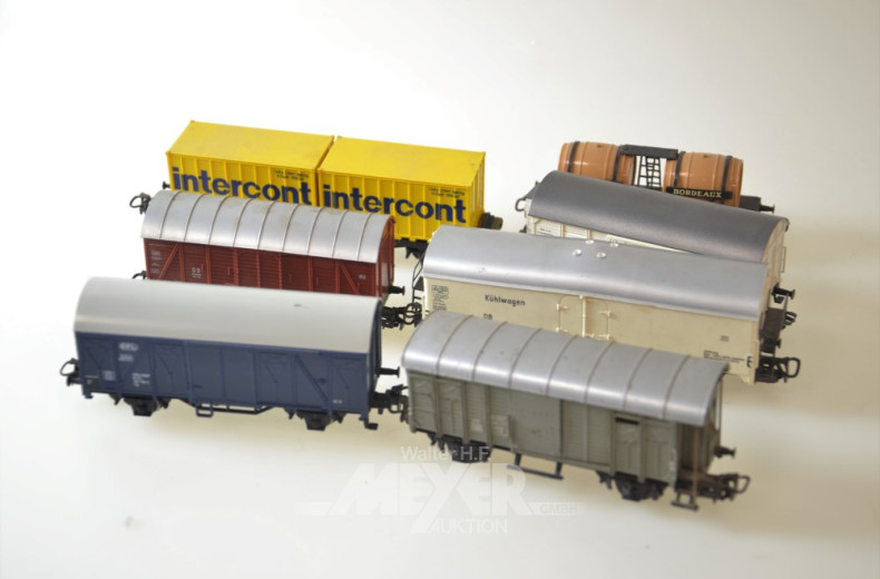 27 Güter-Waggons, MÄRKLIN HO, bespielt