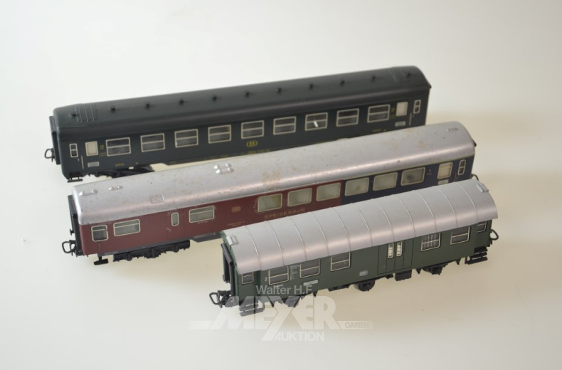 2 E-Loks und 3 Personen-Waggons