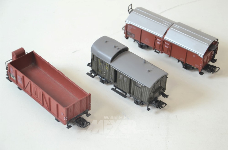 48 Personen-u. Güter-Waggons