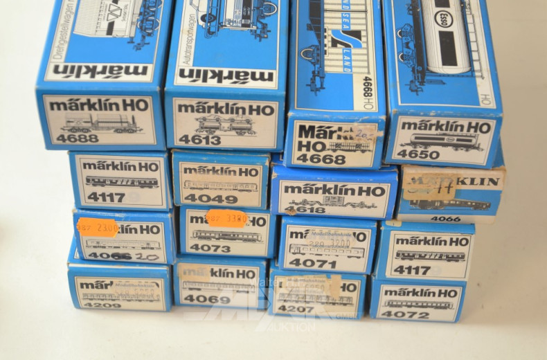 48 Personen-u. Güter-Waggons