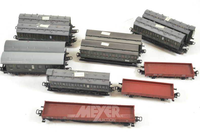 20 Personen-u. Güter-Waggons