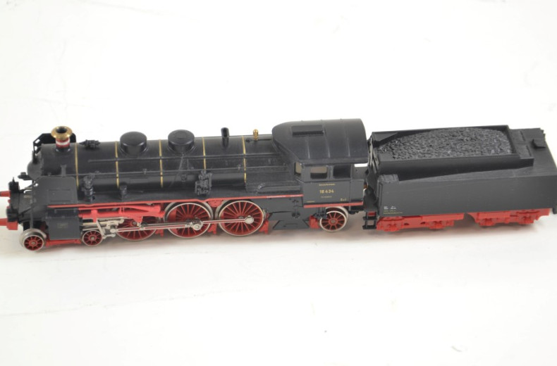 Dampflok mit Tender, MÄRKLIN, HO, OVP,