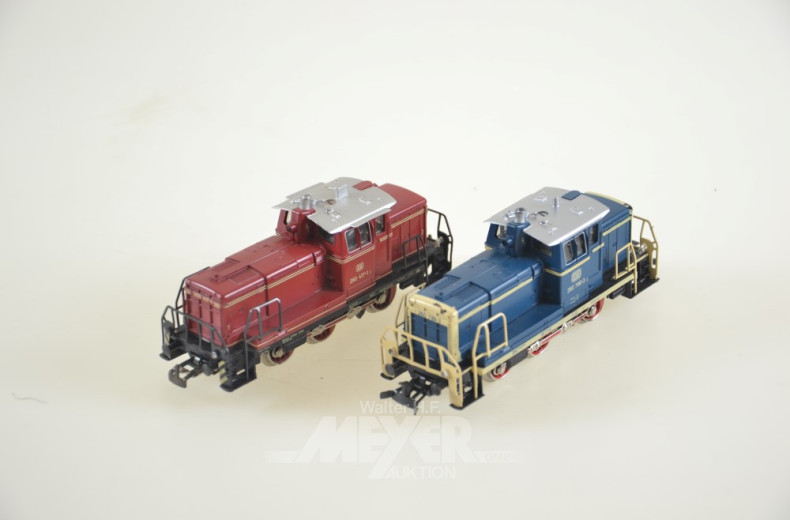 2 Diesel-Rangier-Loks, 3065 DB 260 417-1