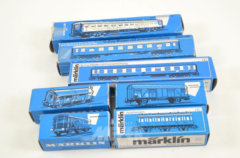 26 versch. Güter- und Personen-Waggons