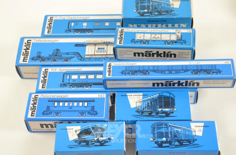 26 versch. Güter- und Personen-Waggons