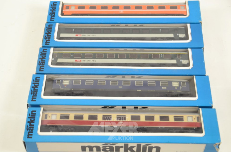 29 versch. Güter- und Personen-Waggons