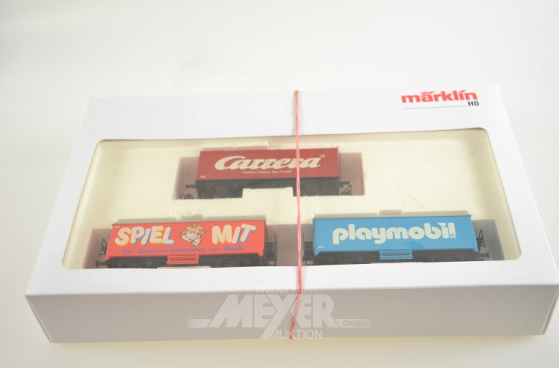 21 Güter- und Personen-Waggons