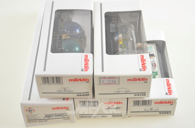 21 Güter- und Personen-Waggons