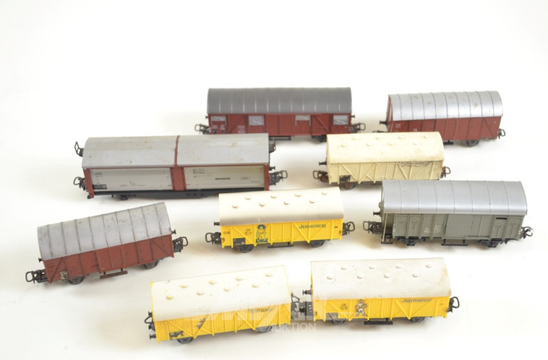 33 Güter-u.Personen-Waggons