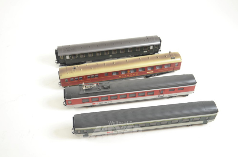 33 Güter-u.Personen-Waggons