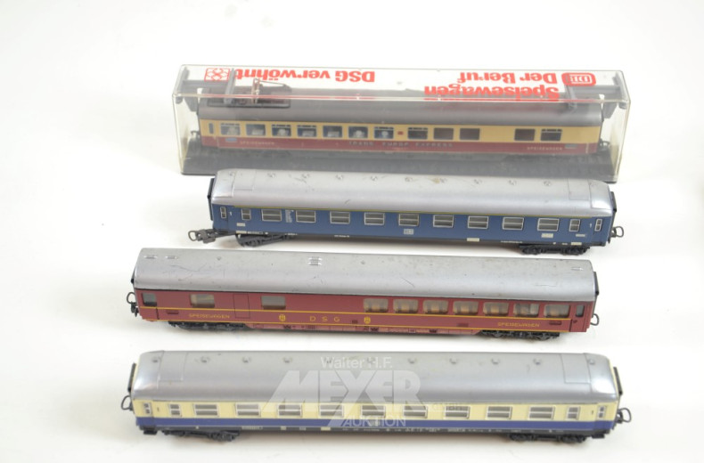 21 Güter-u.Personen-Waggons