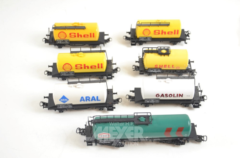 19 Güter-Waggons u.a. Kranwagen und