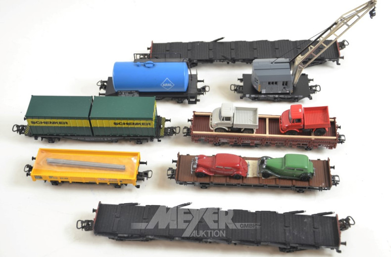19 Güter-Waggons u.a. Kranwagen und