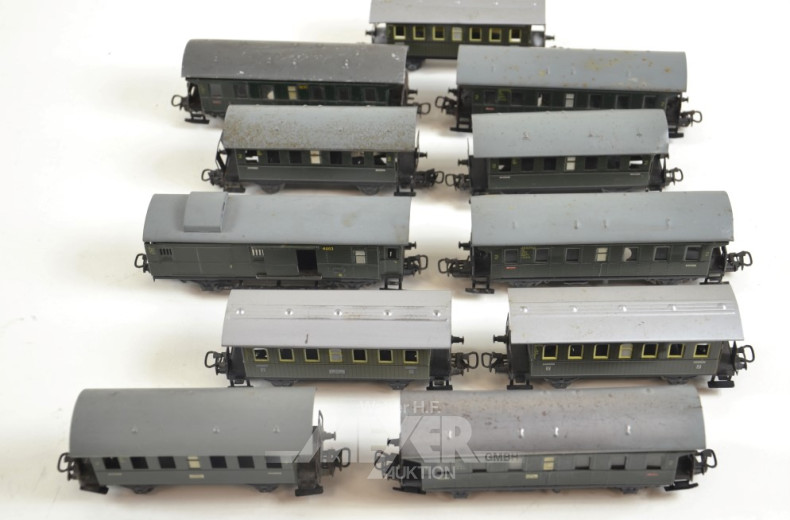 16 alte Personen-Waggons, Blech