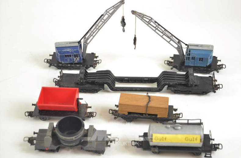 33 Güter-Waggons u.a. Kranwagen