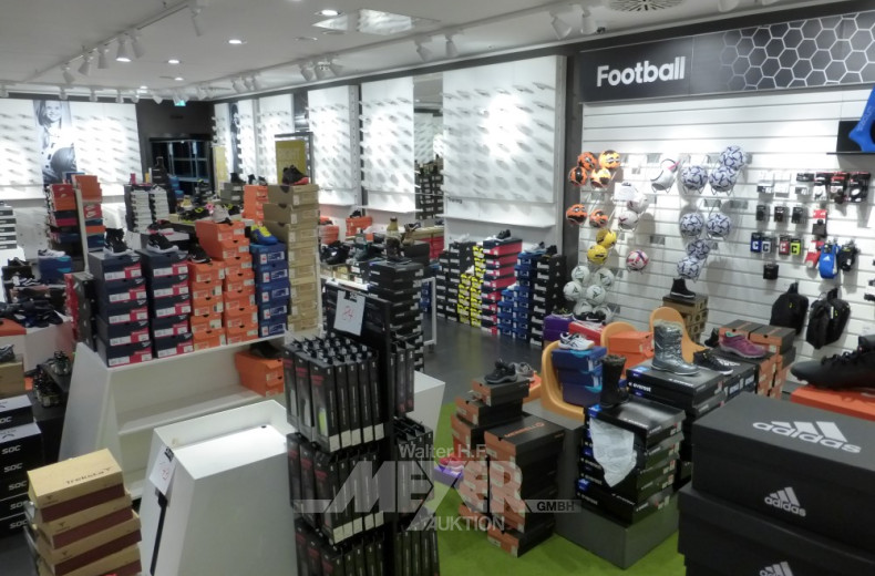 umfangreicher Gesamt-Warenbestand