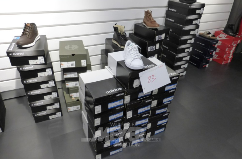 umfangreicher Gesamt-Warenbestand