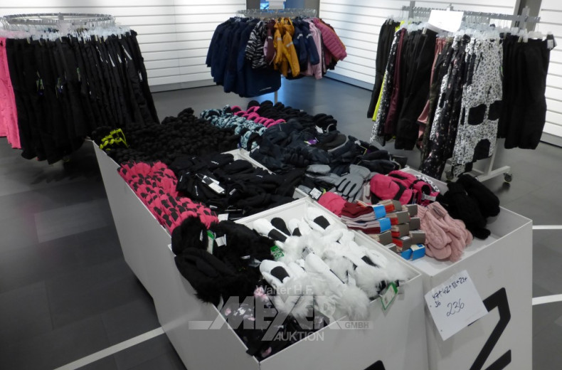 umfangreicher Gesamt-Warenbestand