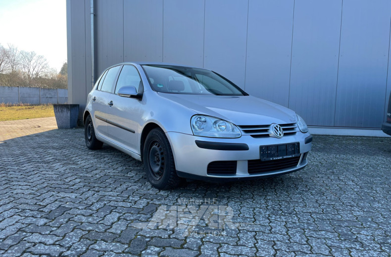 VW-Golf, silber