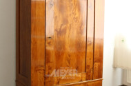 kl. Biedermeier-Garderobenschrank,