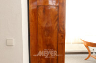 kl. Biedermeier-Garderobenschrank,